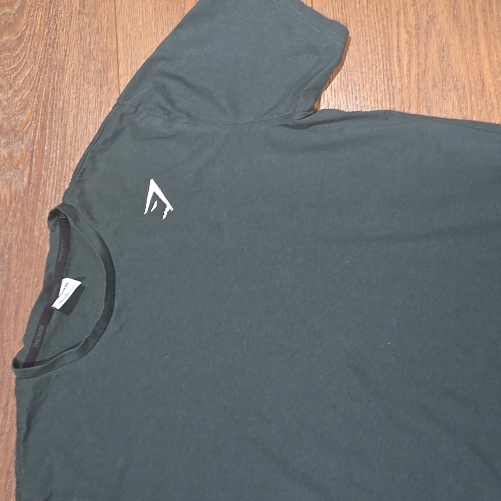 GREEN GYMSHARK LOGO TSHIRT SIZE LARGE... #7806